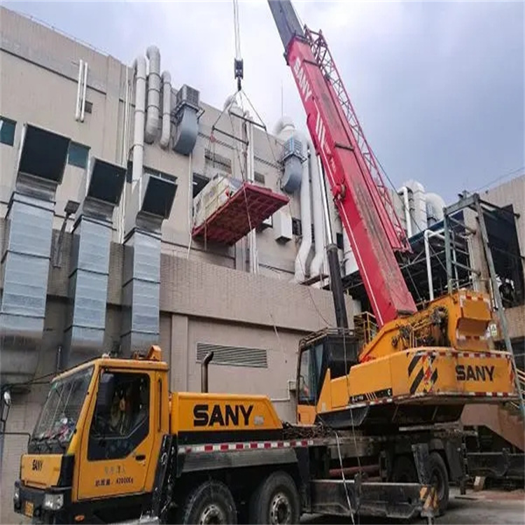 感城镇一百吨吊车吊臂多长